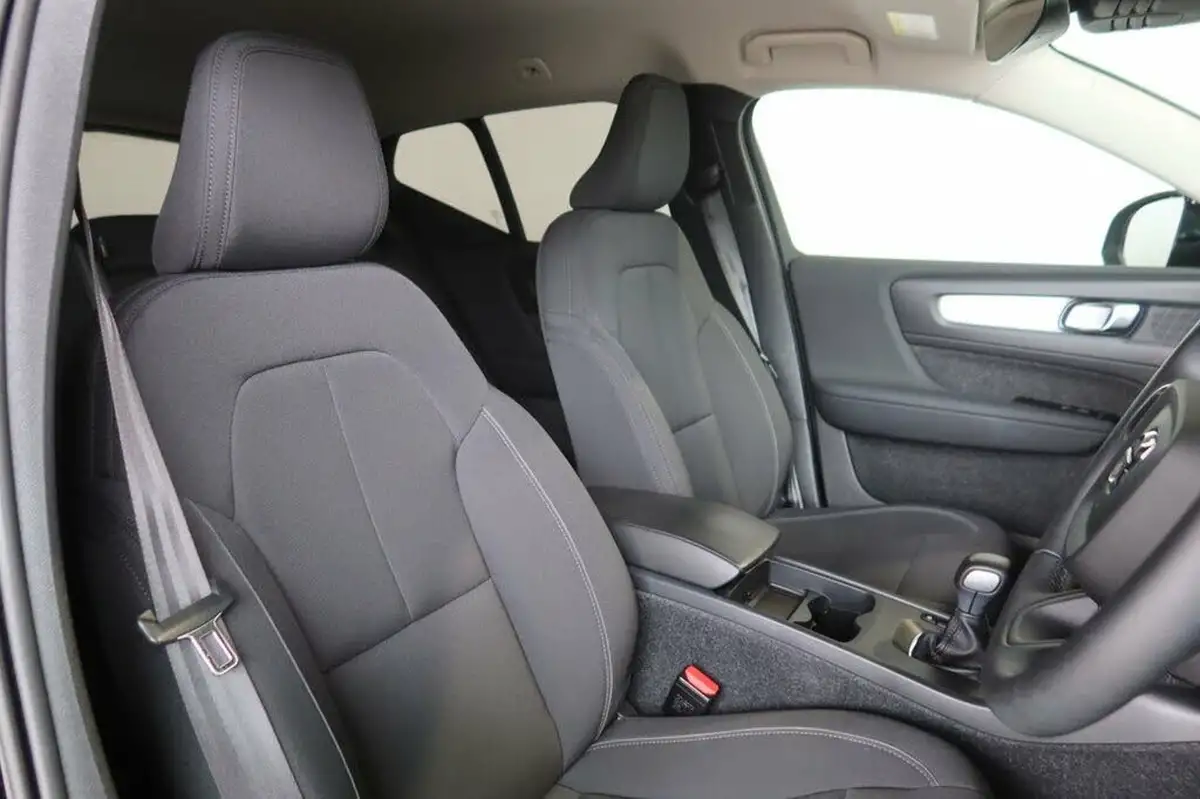 2021-volvo-xc40-15-t3-momentum-161bhp-big-10