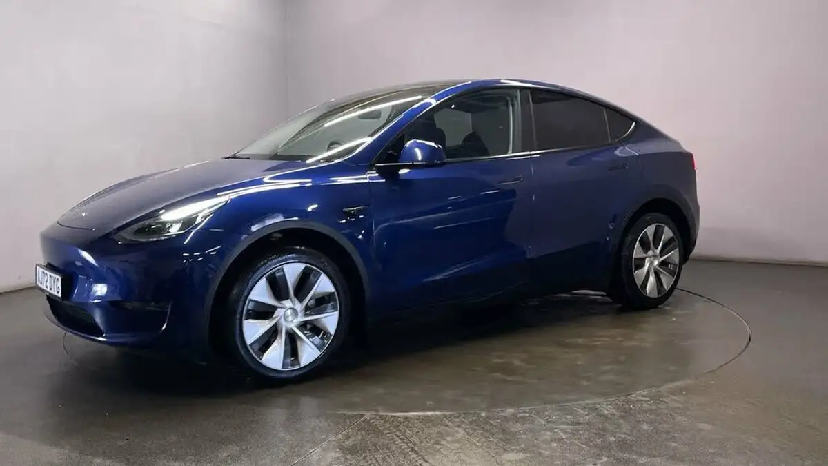 2022-tesla-model-y-e-long-range-big-3