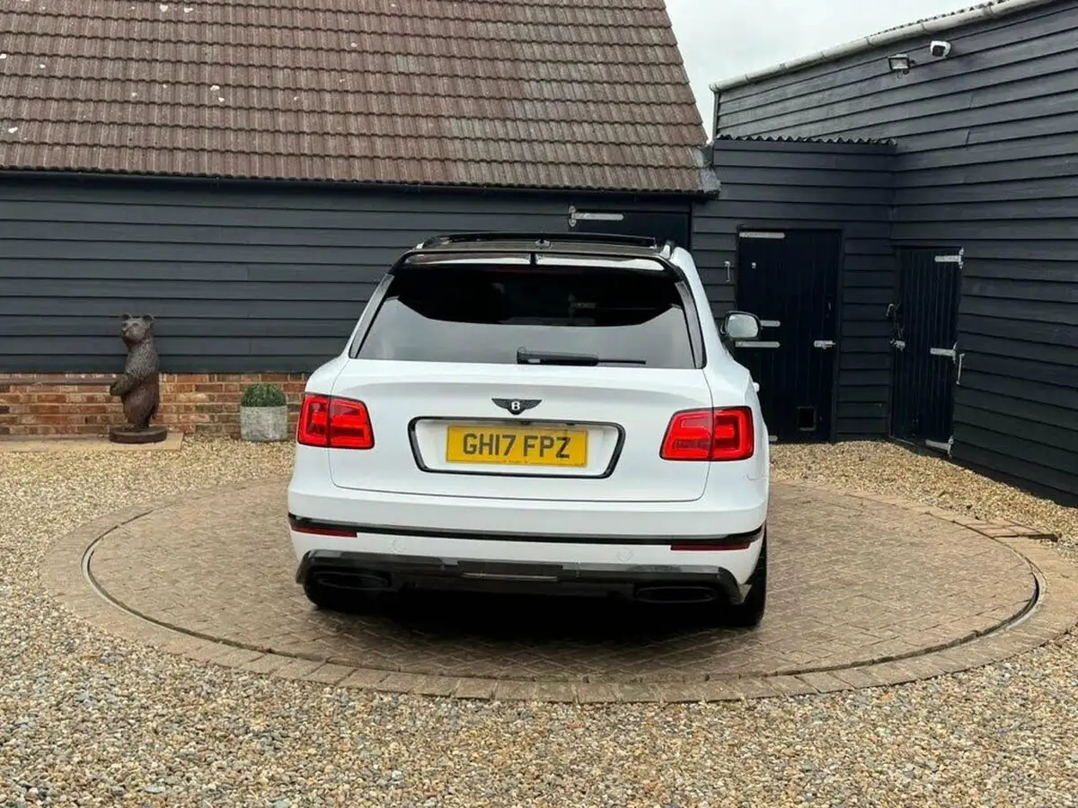 2017-bentley-bentayga-60-w12-big-2