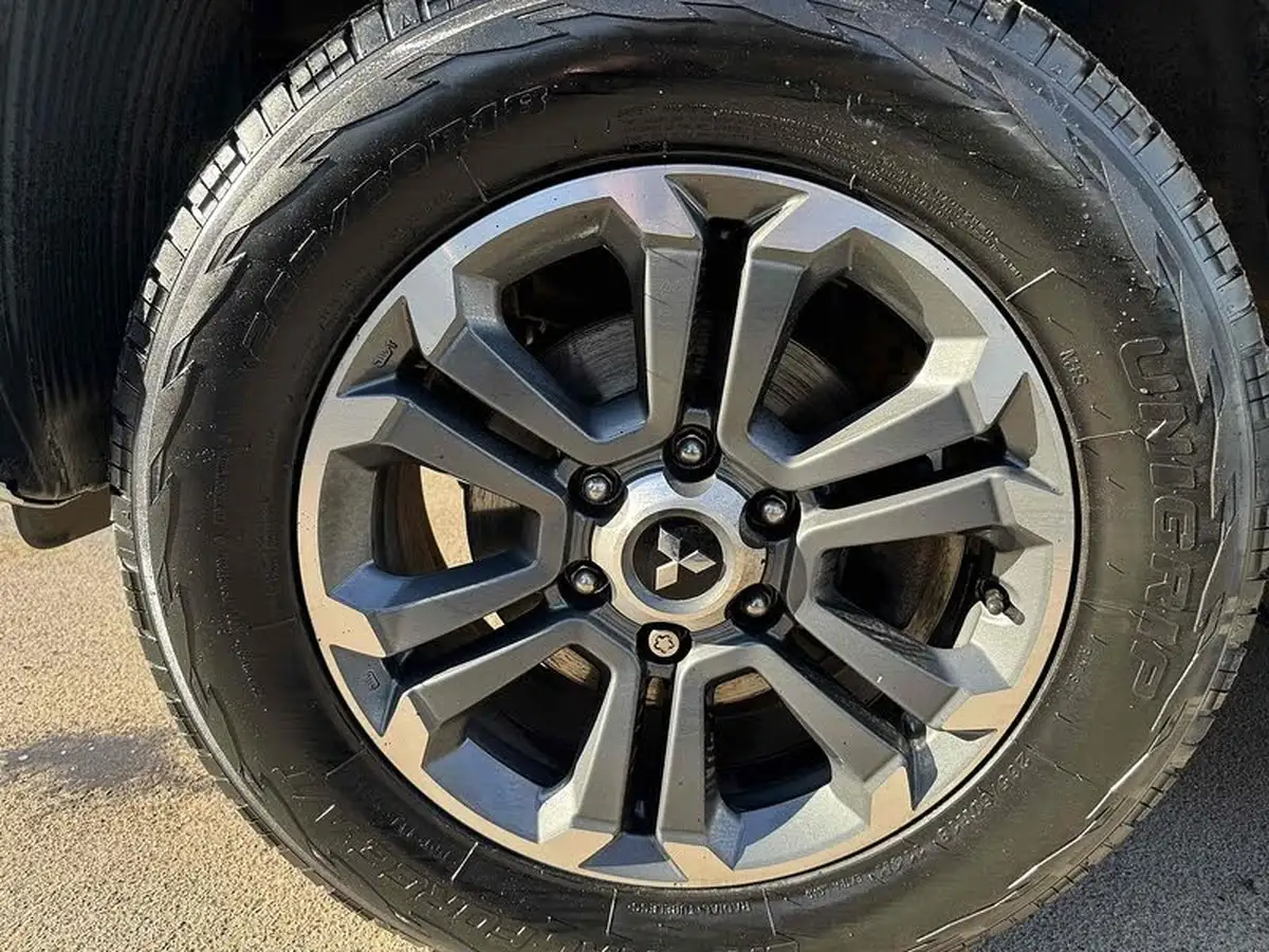 2019-mitsubishi-l200-22di-d-warrior-auto-big-24