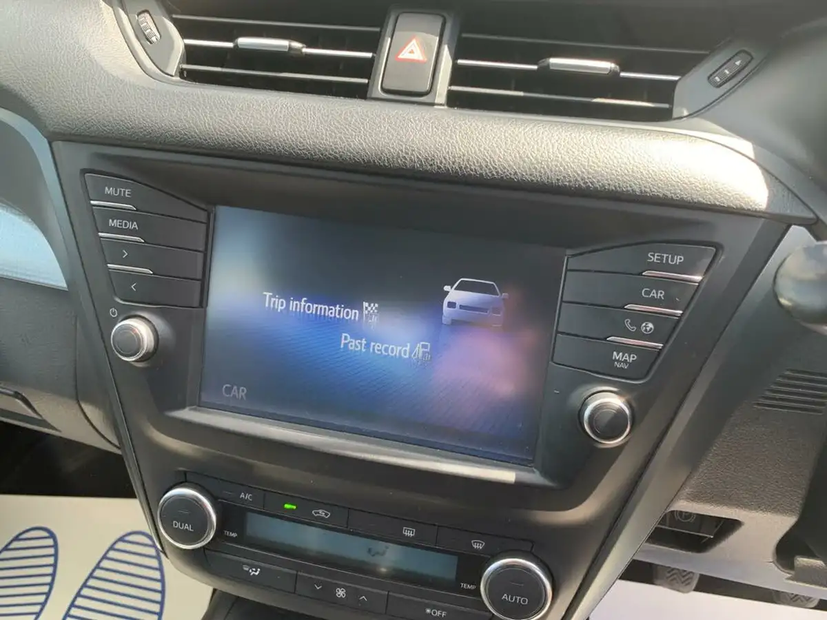 2017-toyota-avensis-20d-4d-business-edition-plus-saloon-4d-big-15