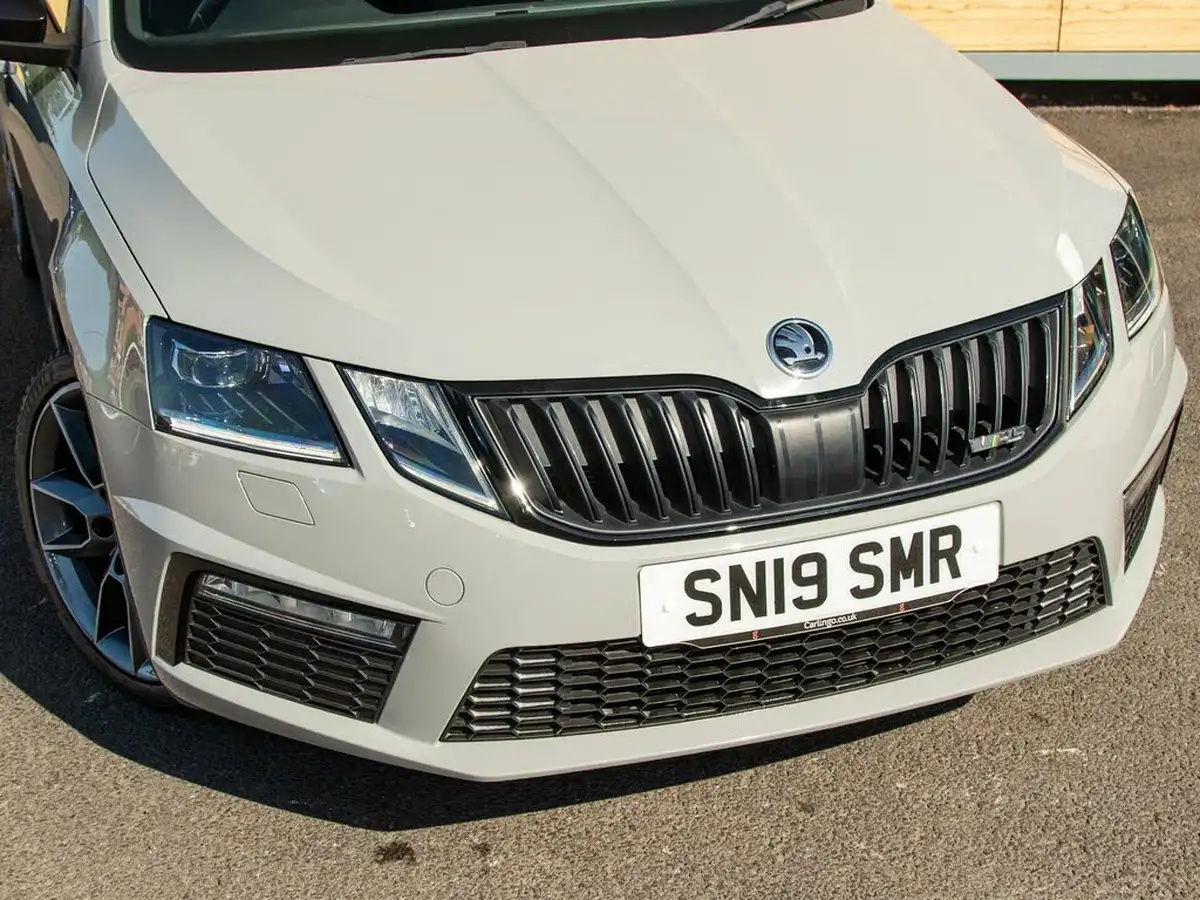 2019-skoda-octavia-20-tsi-vrs-estate-big-9