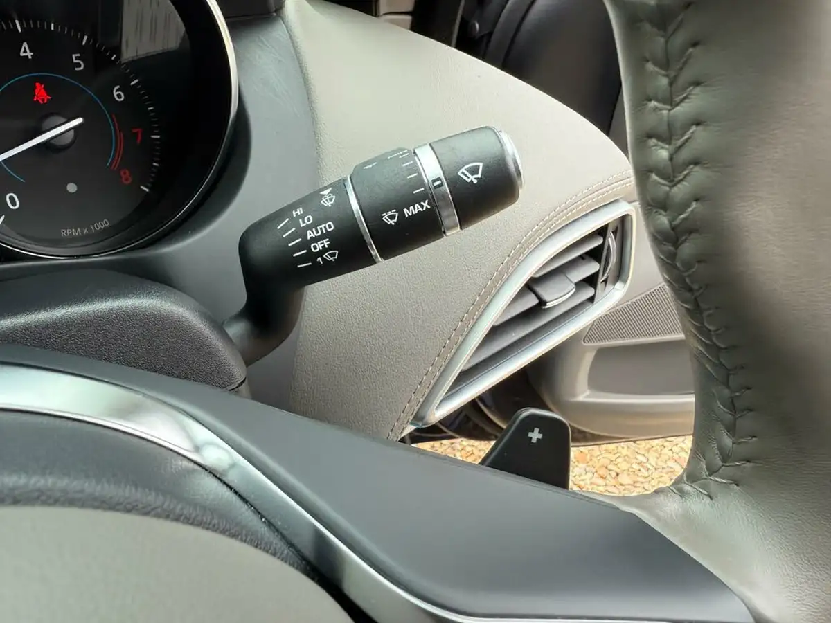 2019-jaguar-xe-20i-portfolio-200ps-big-30