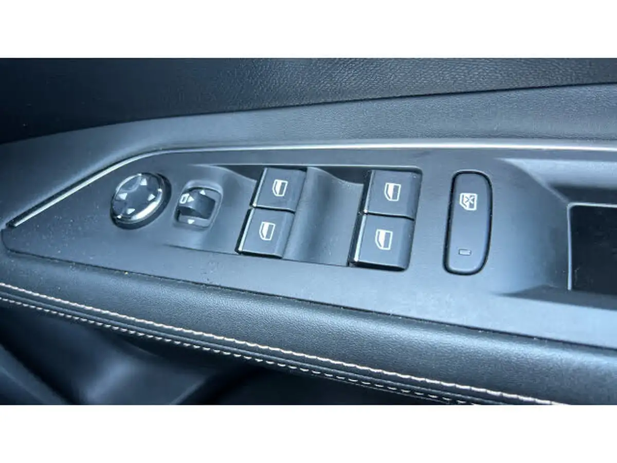 2021-peugeot-3008-suv-12-puretech-gt-eat8-big-39