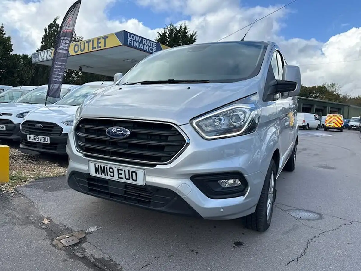 2019-ford-transit-custom-20tdci-300-l2h1-limited-130pseu6-panel-van-big-12