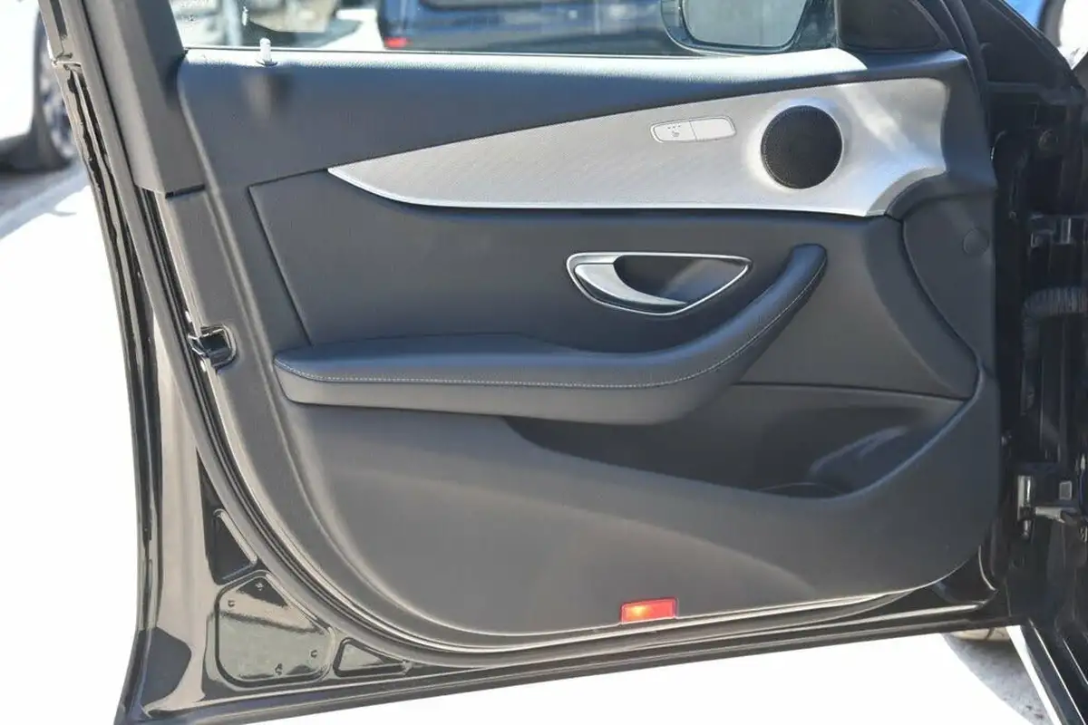 2019-mercedes-benz-e-class-20d-e220d-se-ss-estate-5d-big-54