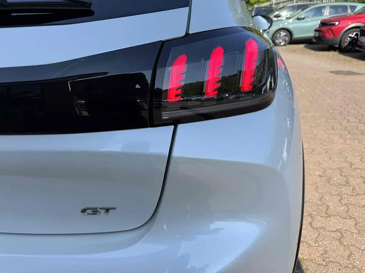 2022-peugeot-208-12-puretech-gt-premium-100bhp-big-11