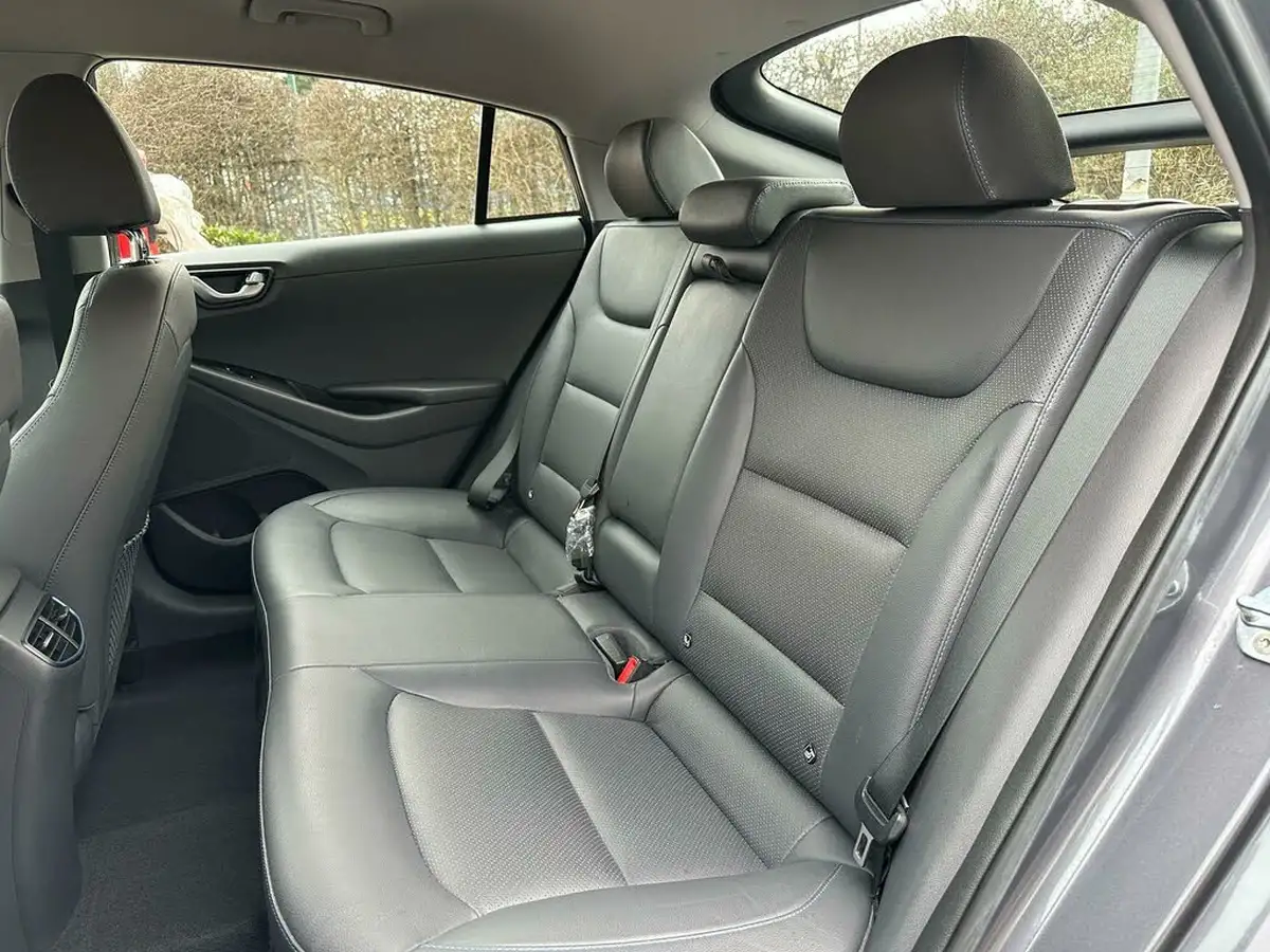 2018-hyundai-ioniq-16-gdi-premium-se-hybrid-big-24