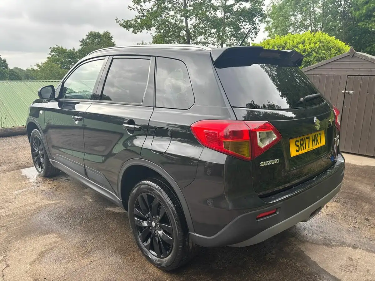 2017-suzuki-vitara-16-kuro-big-6