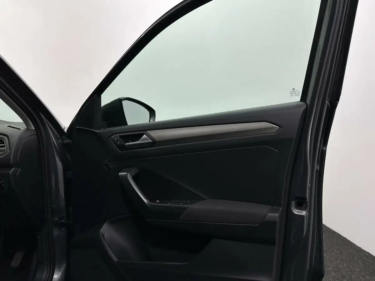 2020-volkswagen-t-roc-15-tsi-se-dsg-big-31