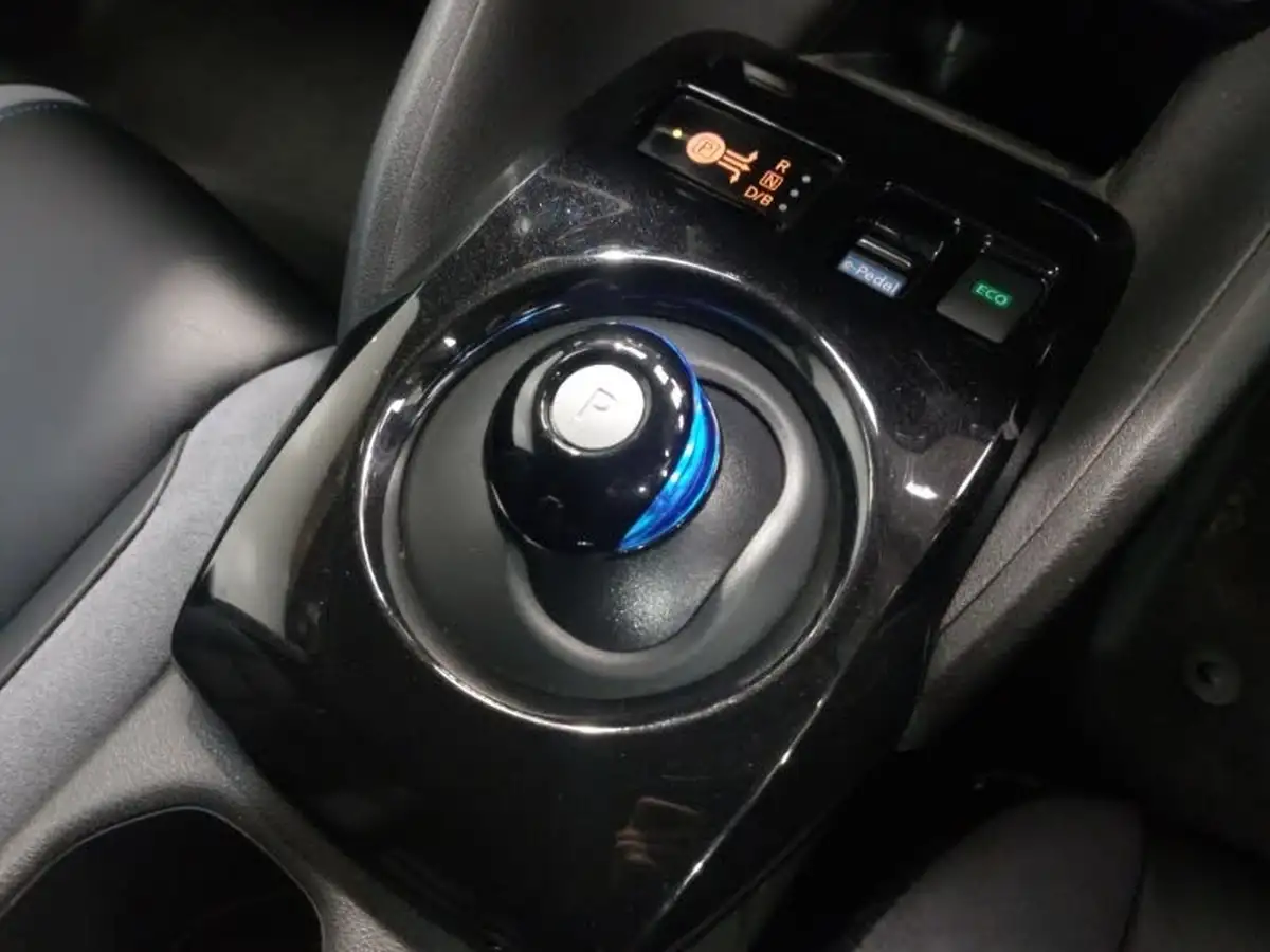 2021-nissan-leaf-e-tekna-big-11