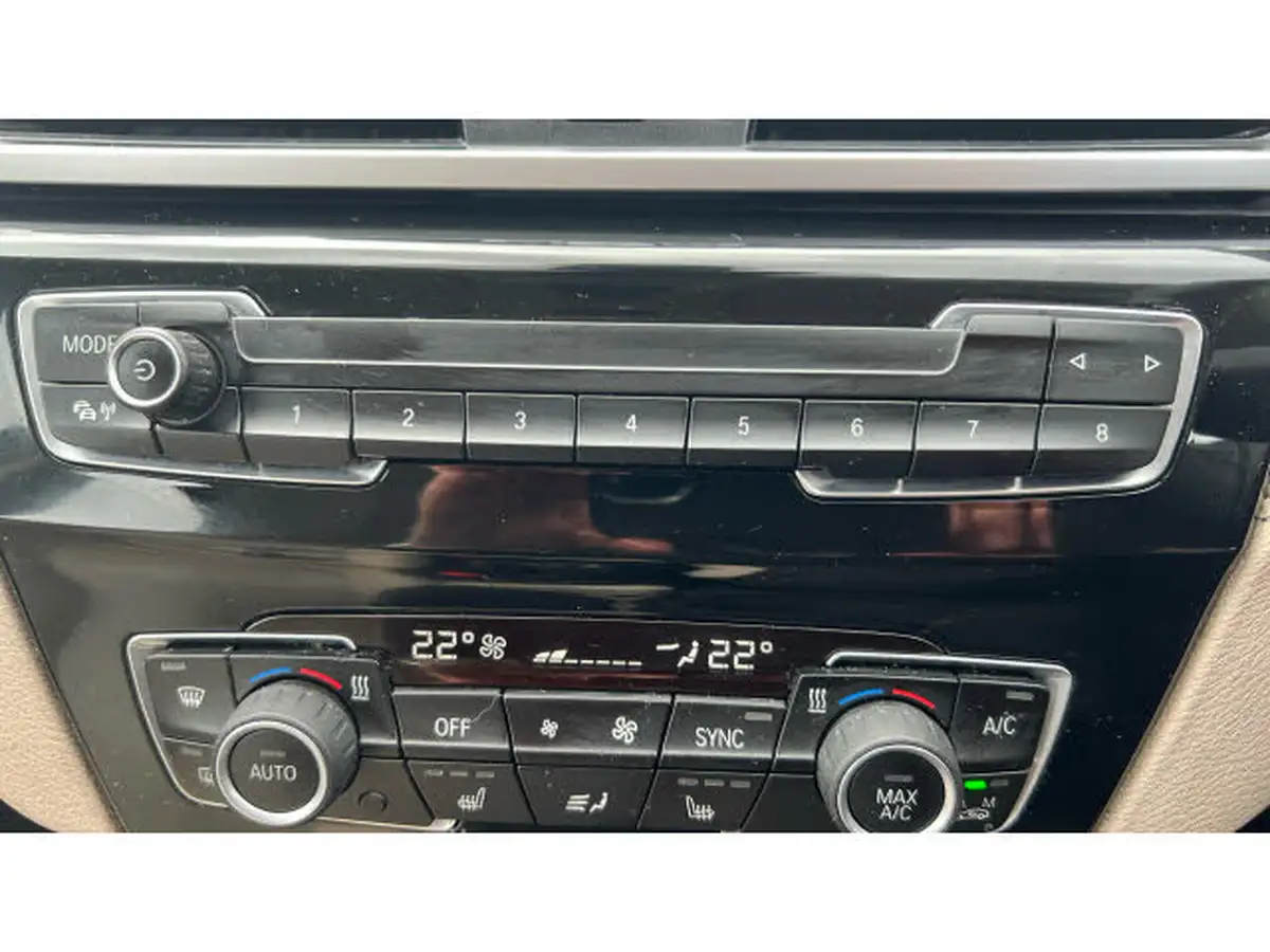 2021-bmw-x1-15-sdrive18i-xline-big-24