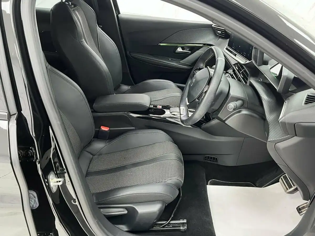 2023-peugeot-208-e-gt-136ps-50kwh-big-29