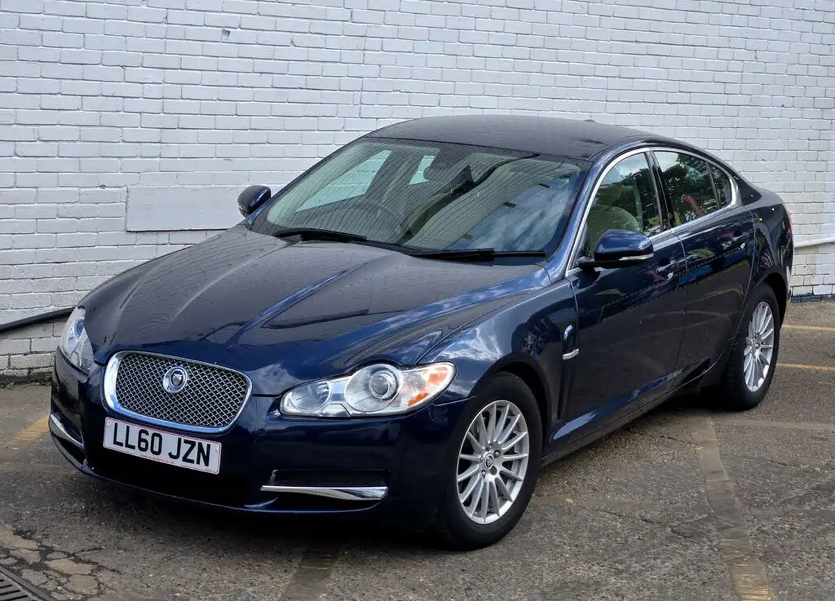 2010-jaguar-xf-30-luxury-big-29