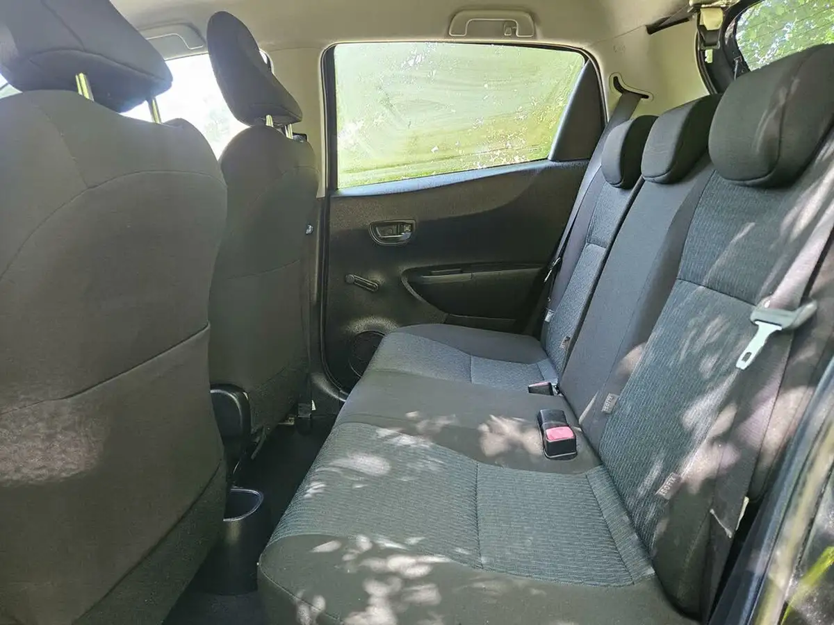 2012-toyota-yaris-133-tr-vvt-i-5d-big-25