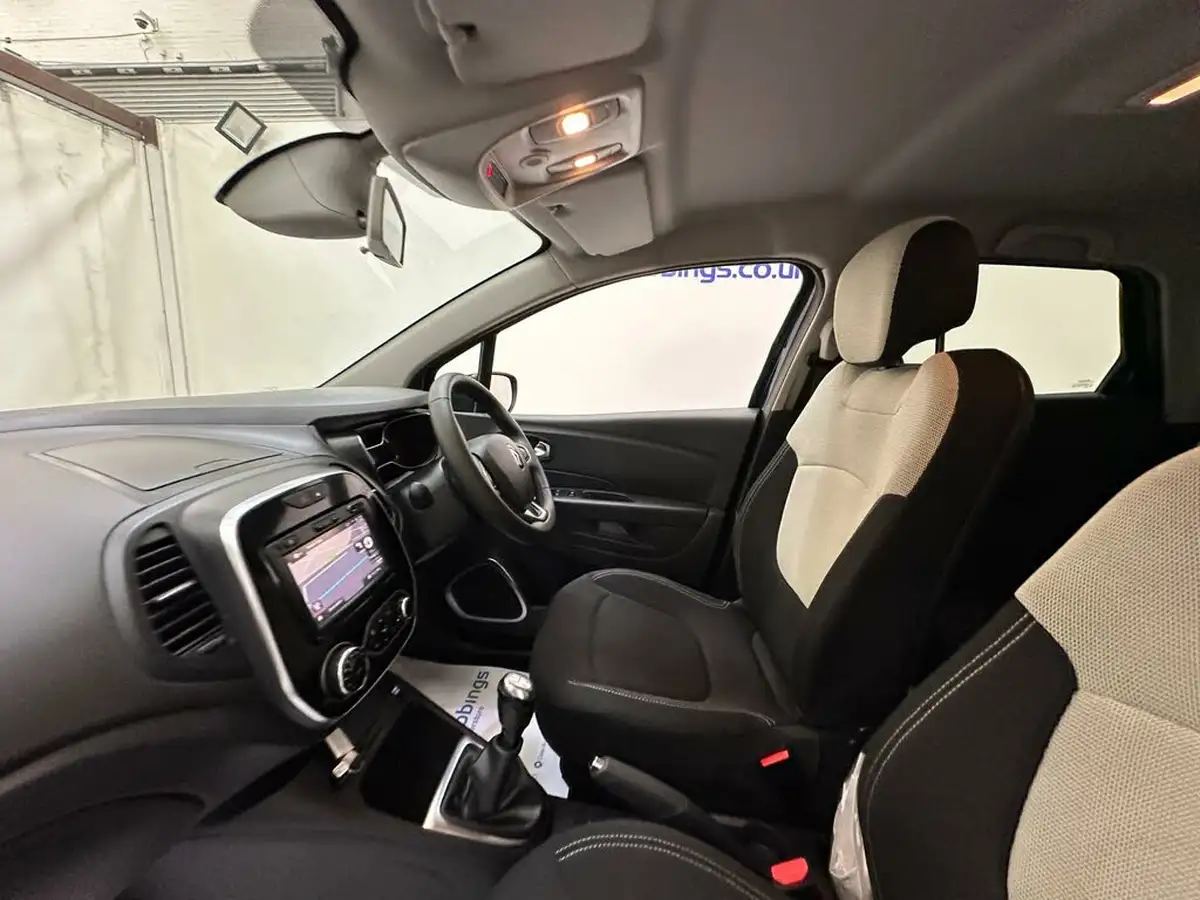 2018-renault-captur-09-tce-iconic-big-27