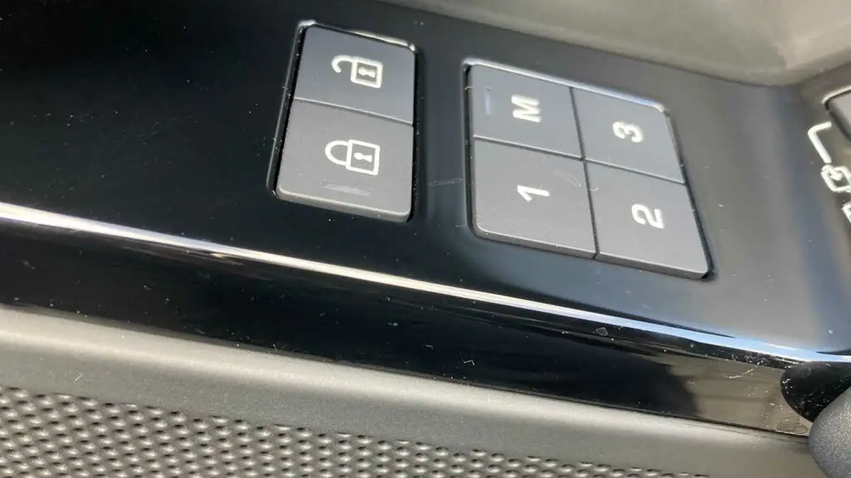 2025-land-rover-range-rover-velar-20-d200-dynamic-se-big-24