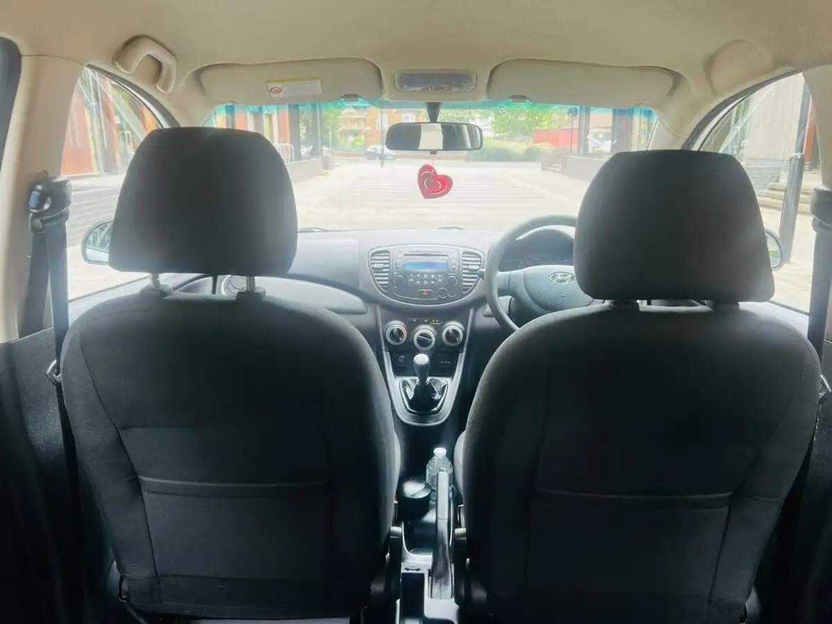 2012-hyundai-i10-12-classic-85bhp-big-15