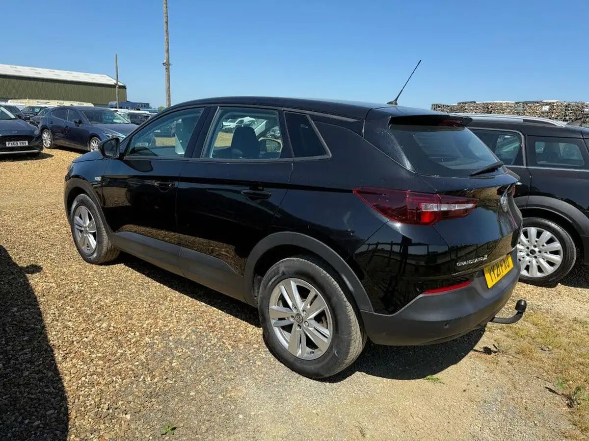 2020-vauxhall-grandland-x-15td-se-premium-ecotec-blueinjection-big-2