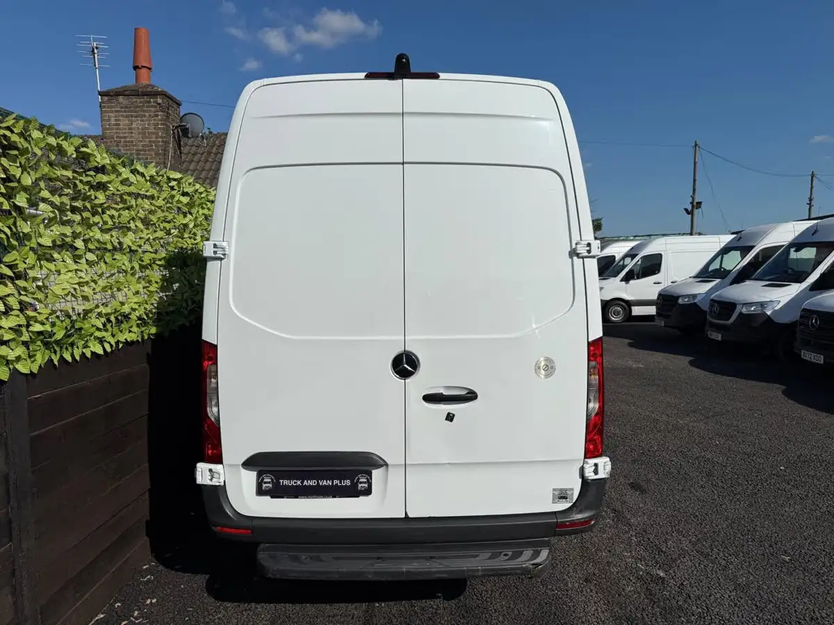 2018-mercedes-benz-sprinter-21cdi-311-l2h1-panel-van-rwd-eco-gear-360-big-5