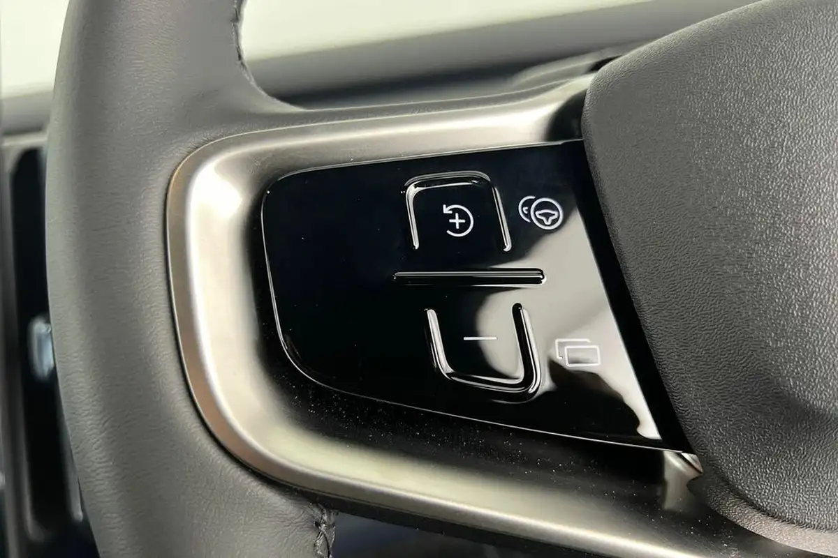 2024-volvo-ex30-e-single-motor-plus-extended-range-big-10