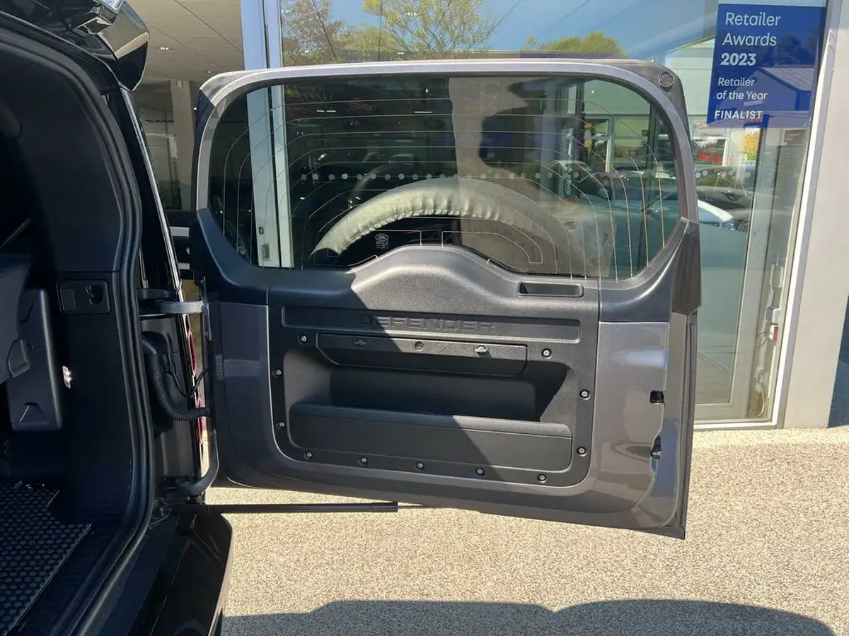 2021-land-rover-90-defender-30-d250-se-big-57