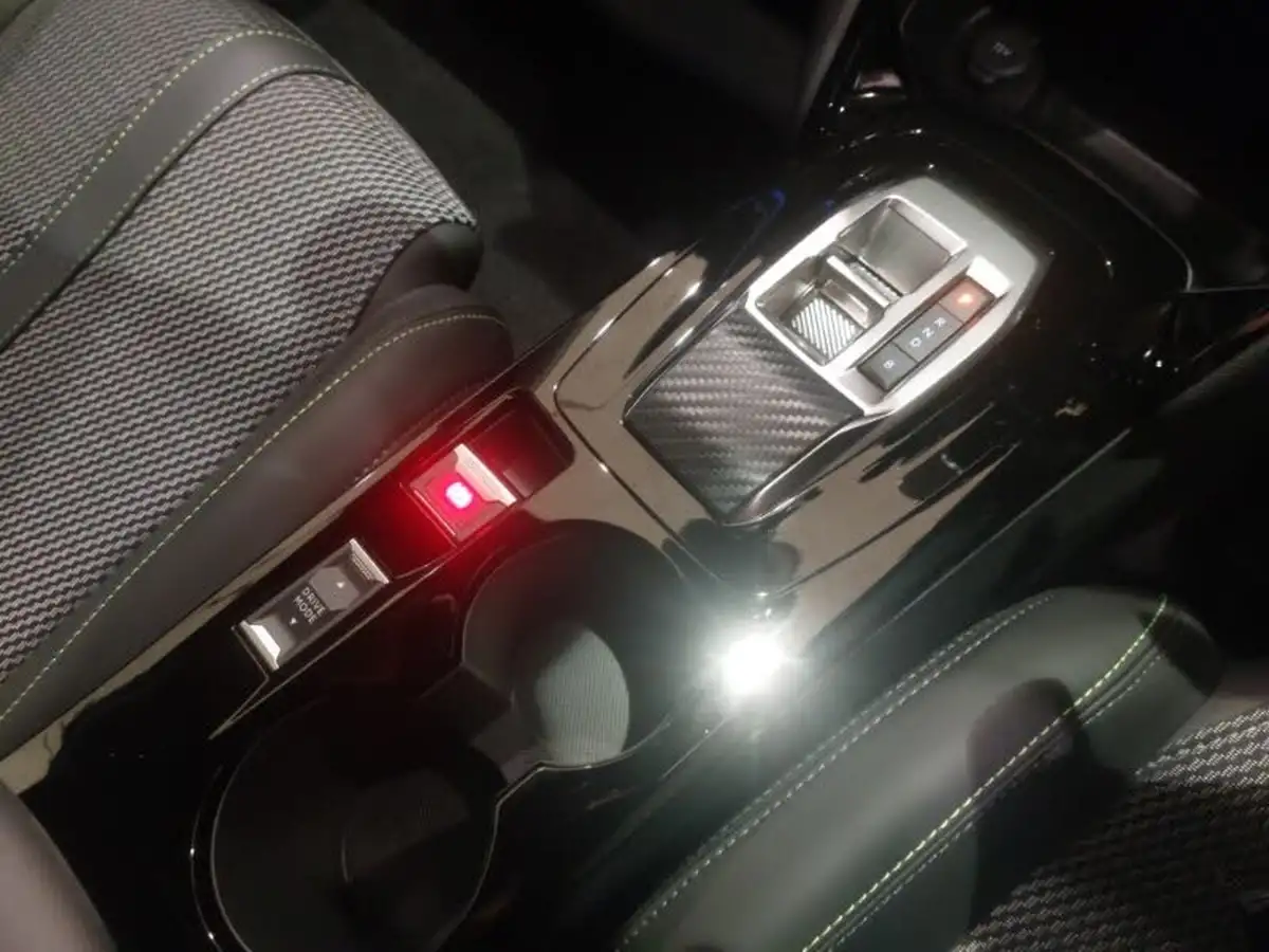 2025-peugeot-2008-suv-e-gt-156ps-54kwh-big-15