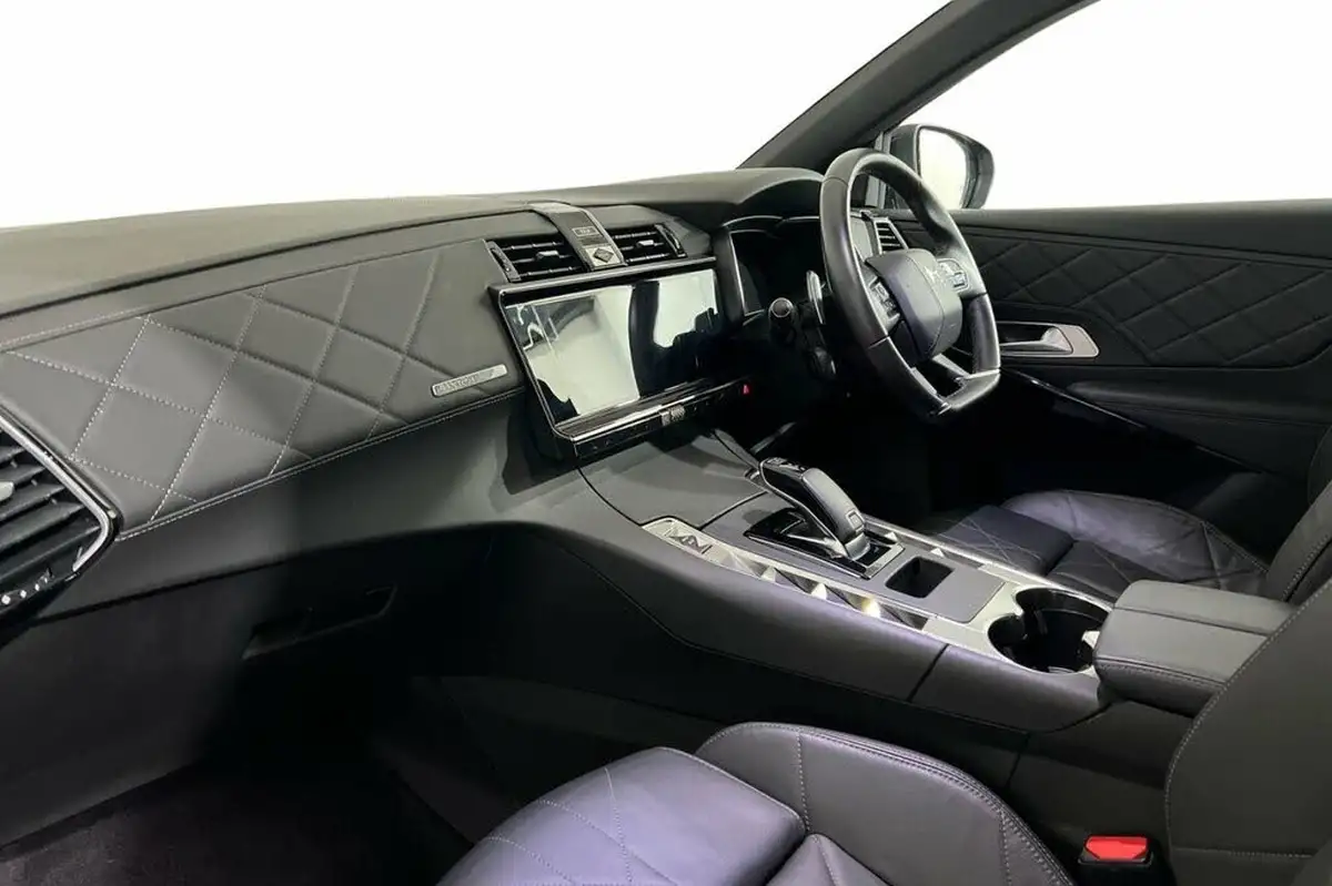 2022-ds-ds-7-crossback-15-bluehdi-rivoli-big-10