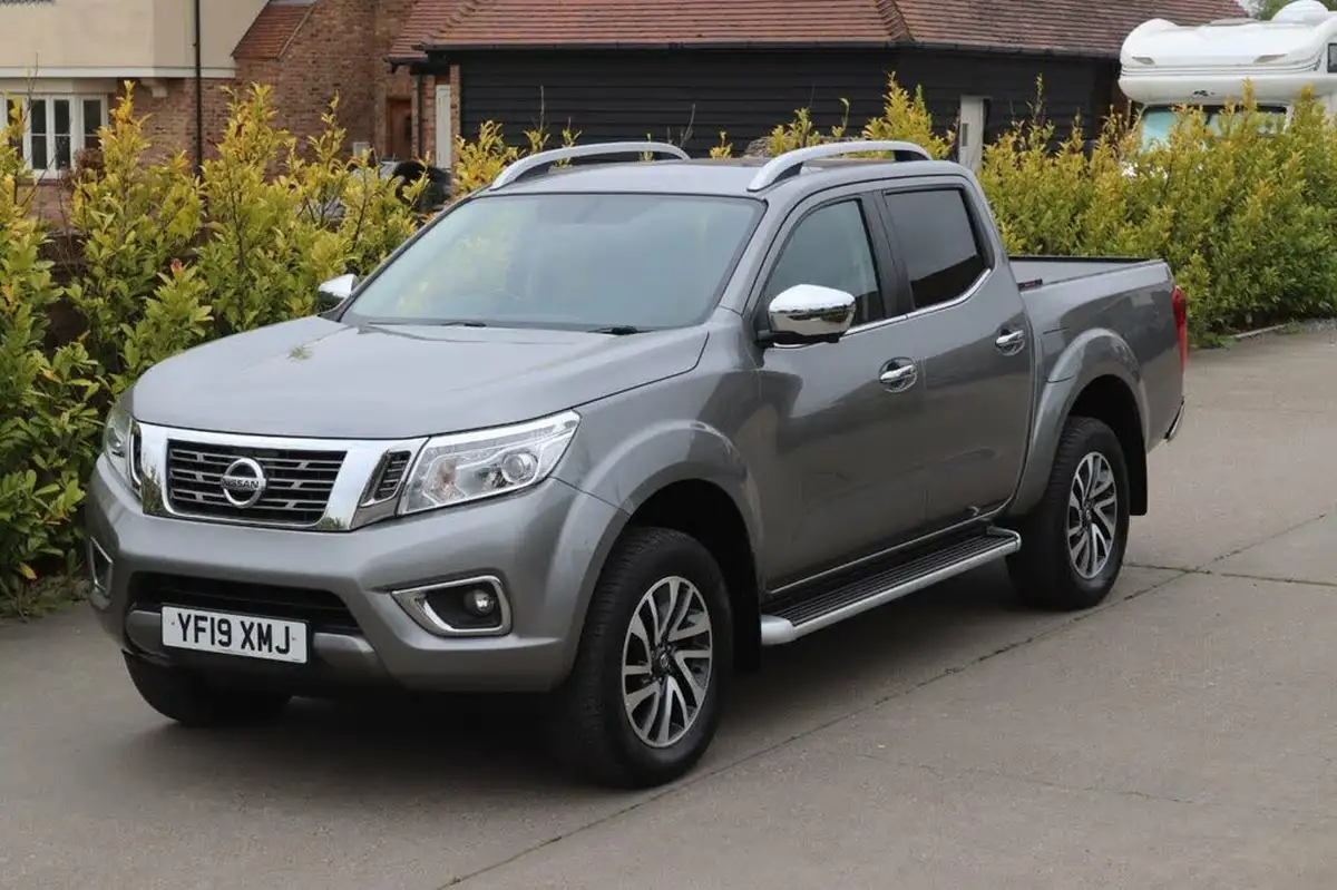 2019-nissan-navara-23dci-tekna-auto-big-4