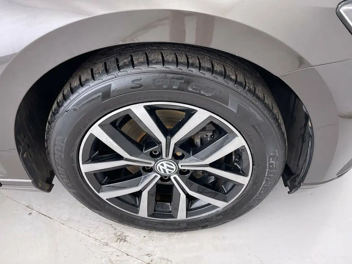 2015-volkswagen-passat-20tdi-se-business-bmtss-saloon-4d-big-23