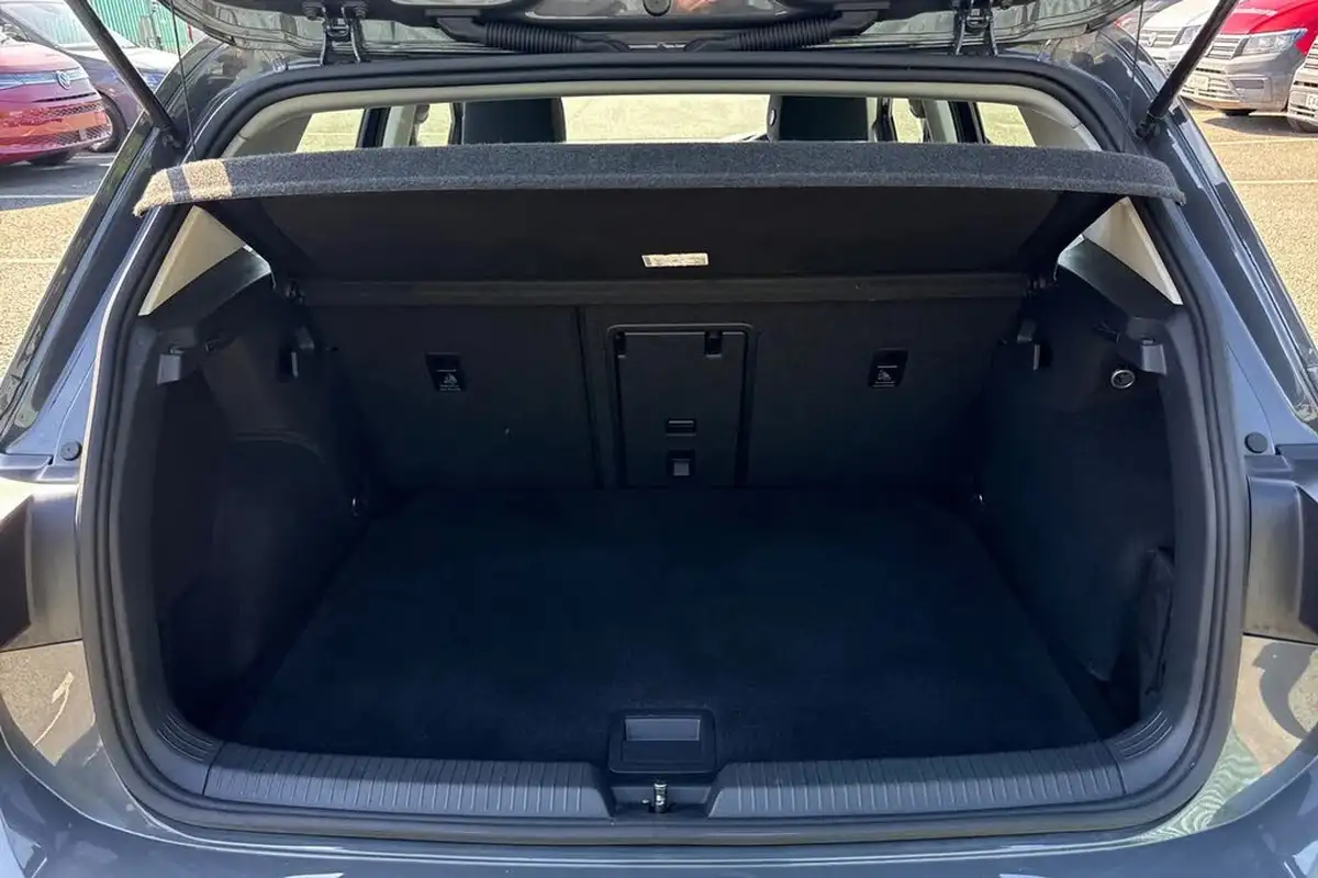 2021-volkswagen-golf-15-tsi-life-130ps-hatchback-big-9