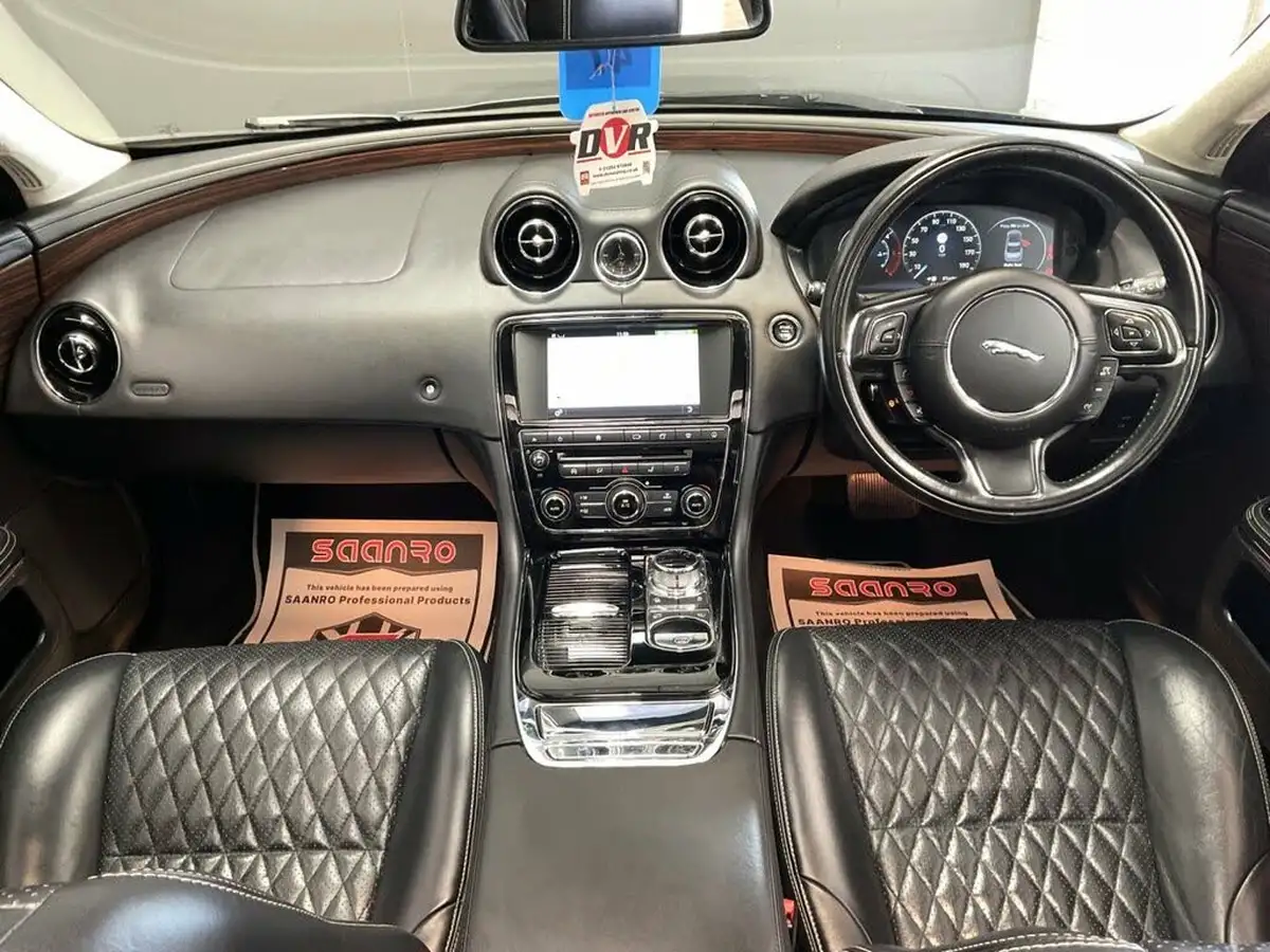 2017-jaguar-xj-series-30td-xj-portfolio-lwb-big-48