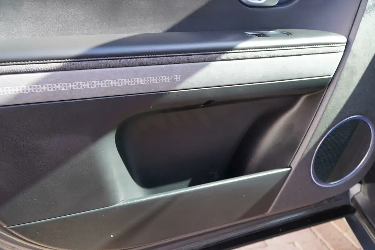 2023-hyundai-ioniq-5-e-premium-170ps-58kwh-rwd-big-23