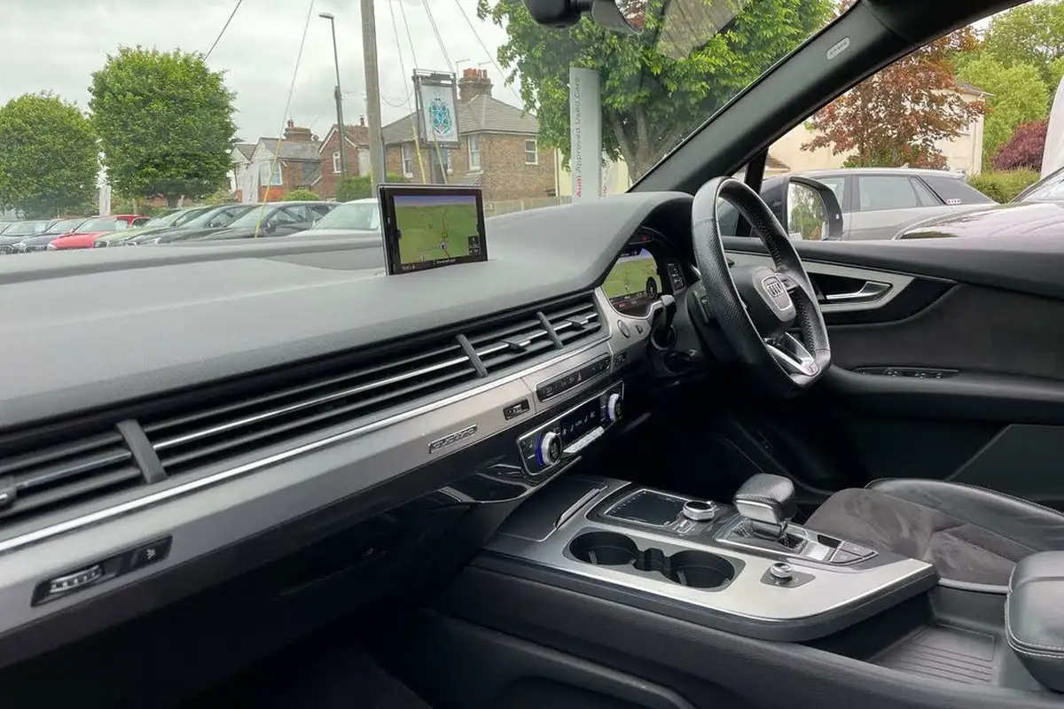 2018-audi-q7-30-50-tdi-s-line-big-26