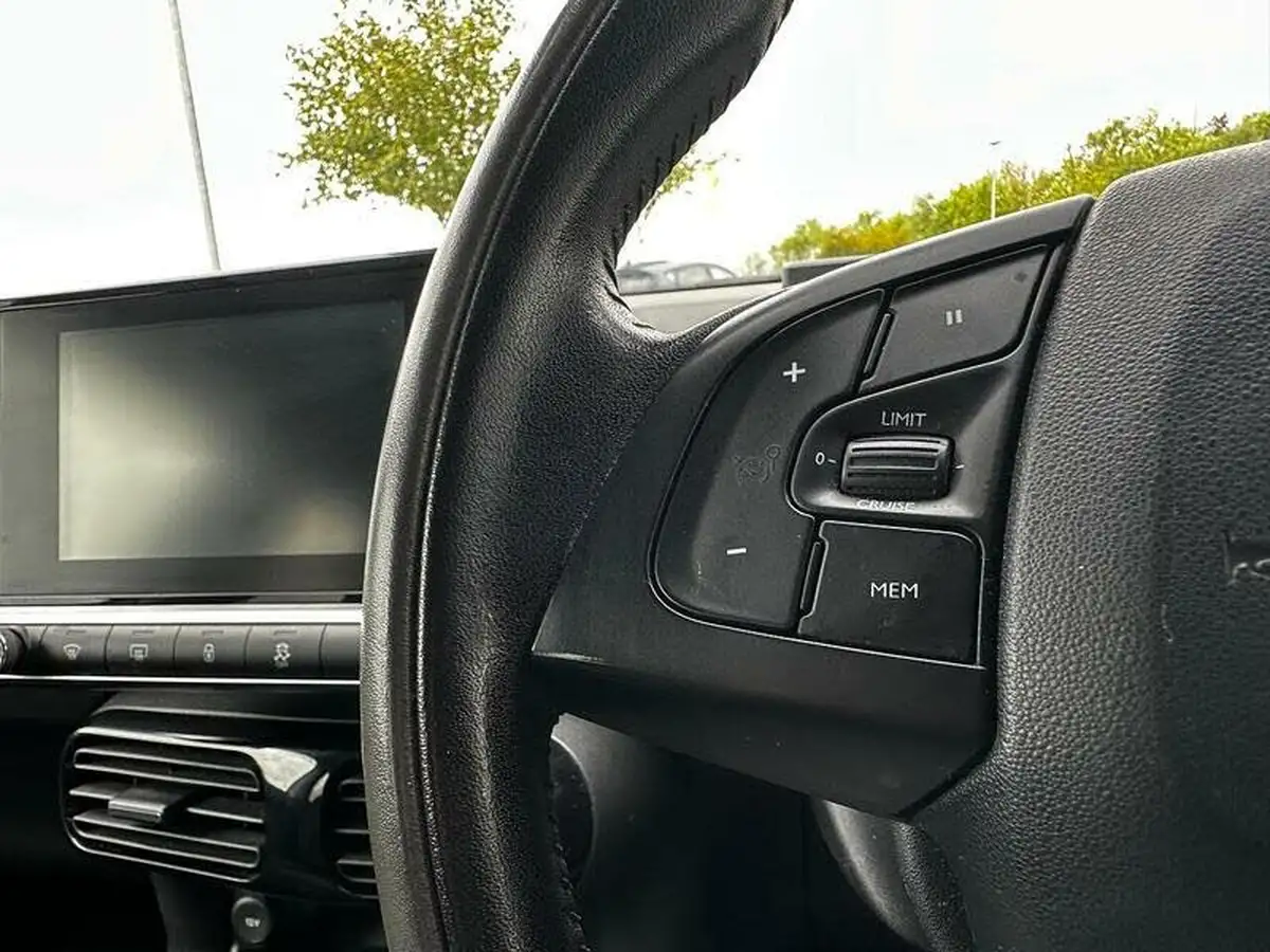 2015-citroen-c4-cactus-16bluehdi-flair-big-16