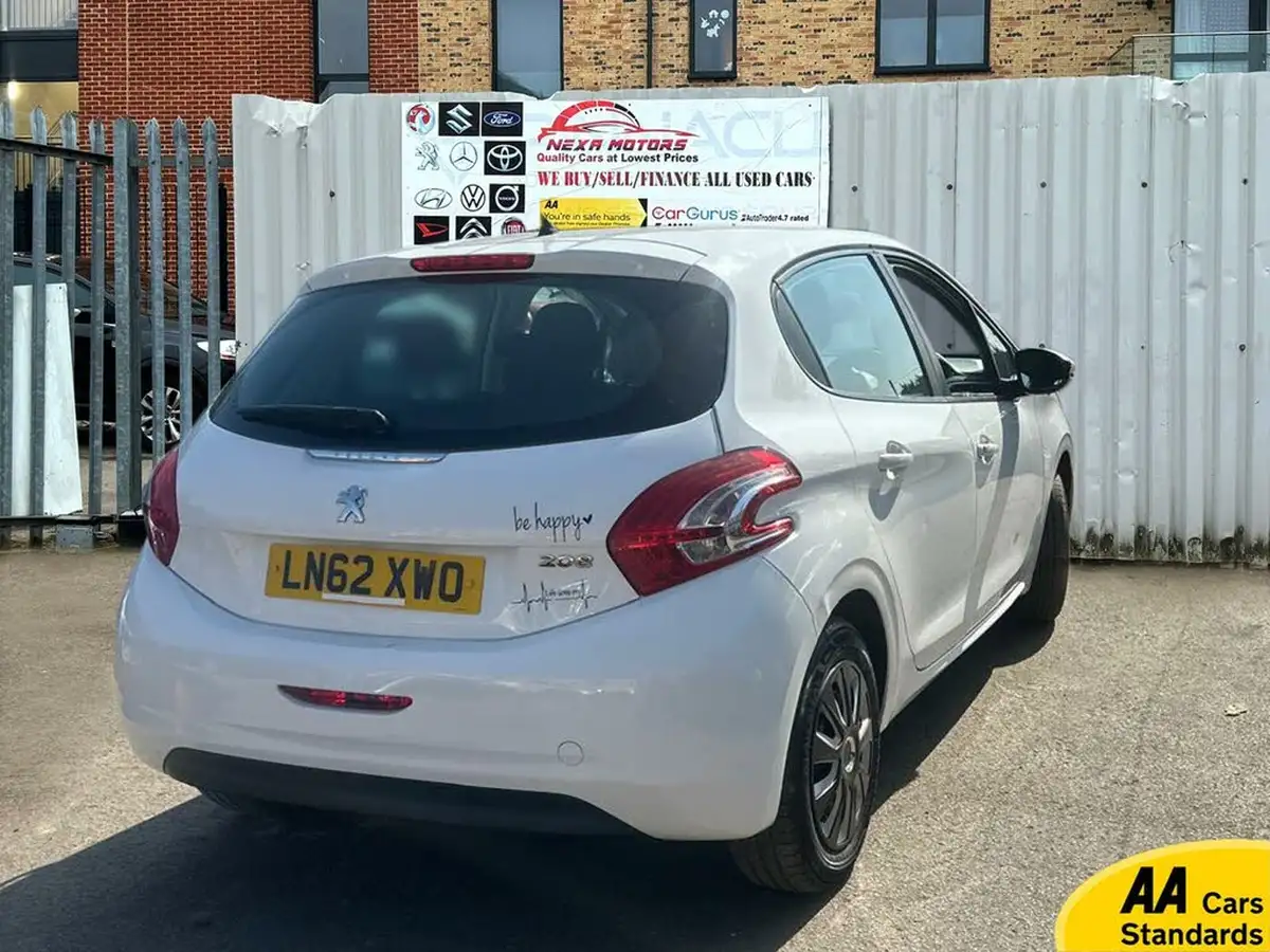 2013-peugeot-208-10-access-5d-big-4