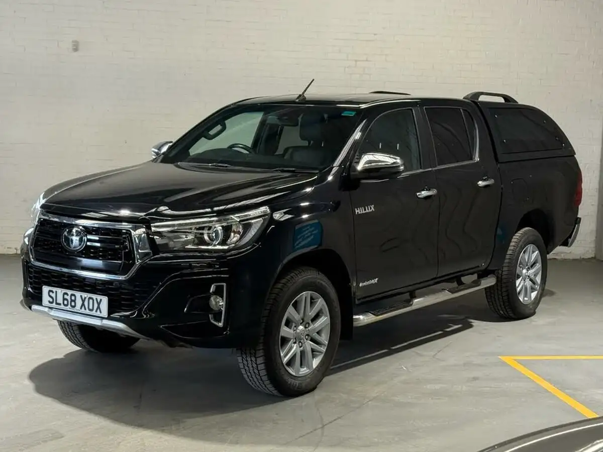 2018-toyota-hi-lux-24d-4d-invincible-at35-32t-auto-big-39