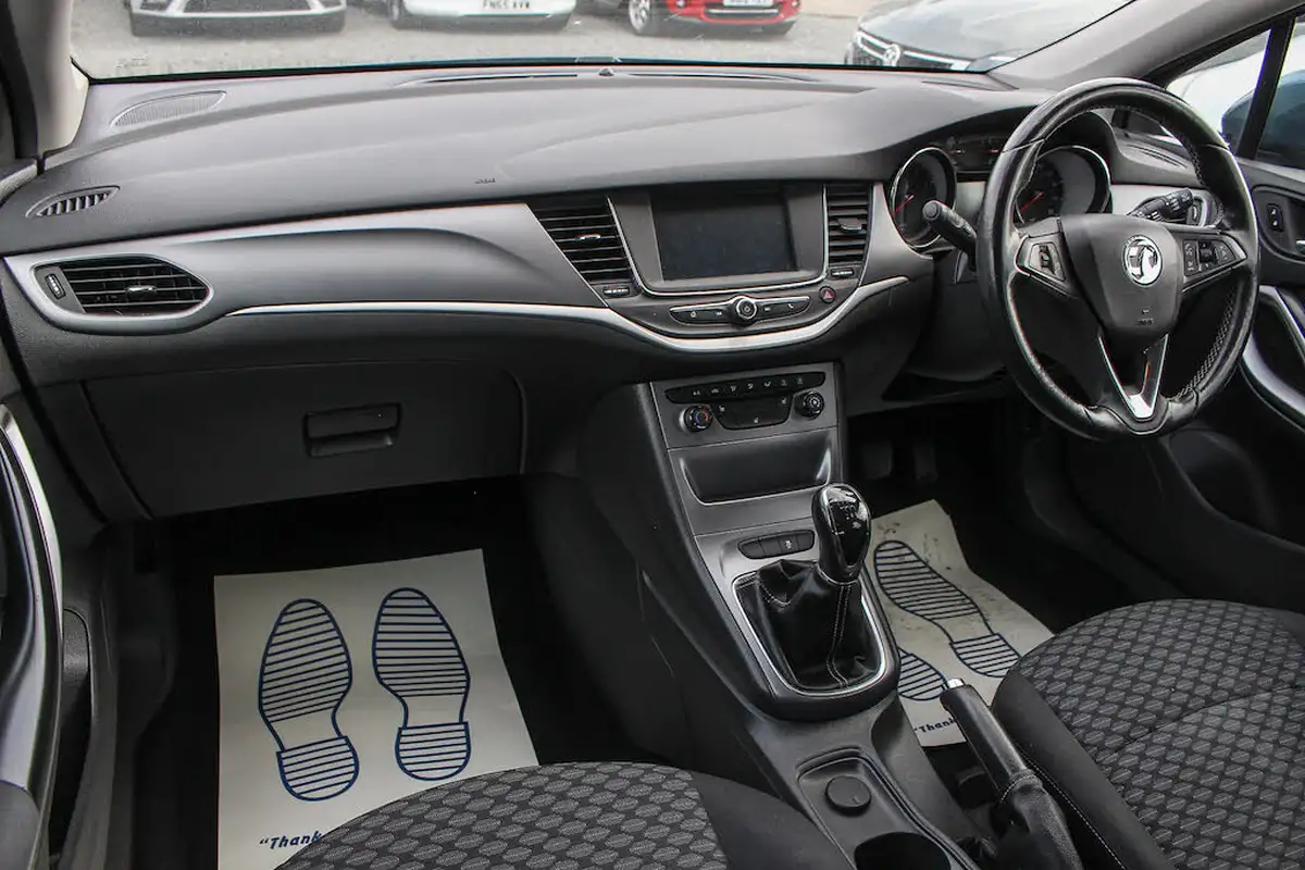 2017-vauxhall-astra-14i-16v-turbo-energy-big-19