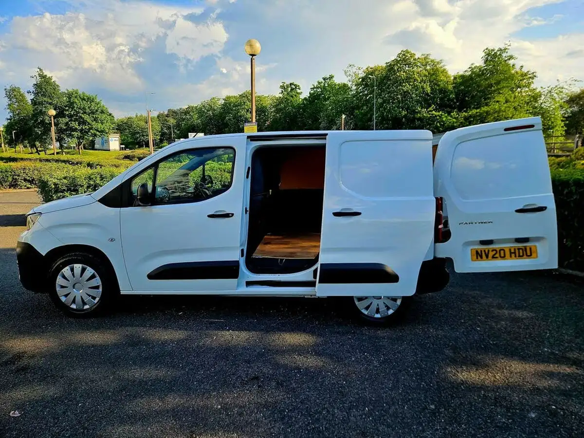 2020-peugeot-partner-15-bluehdi-1000-professional-100ps-eu6dt-panel-big-13