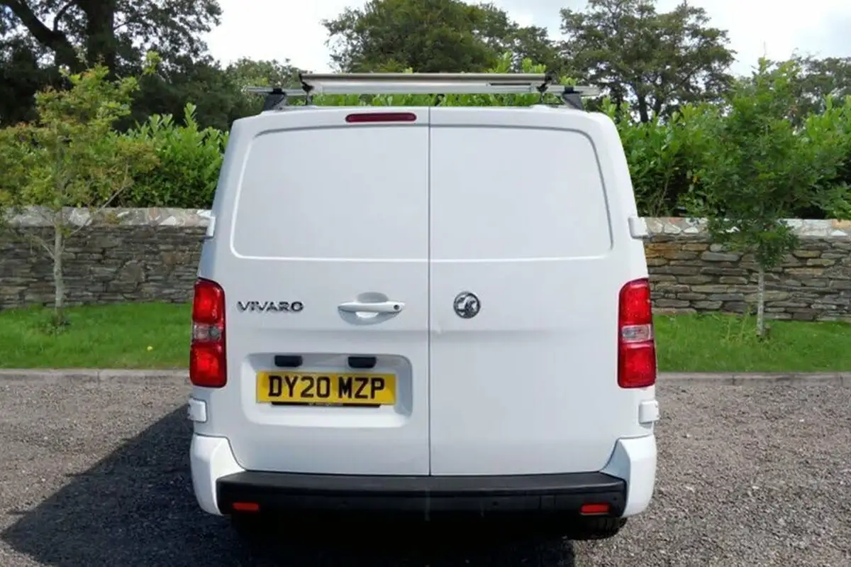 2020-vauxhall-vivaro-20td-3100-l2h1-sportive-120pseu6dt-double-cab-big-11