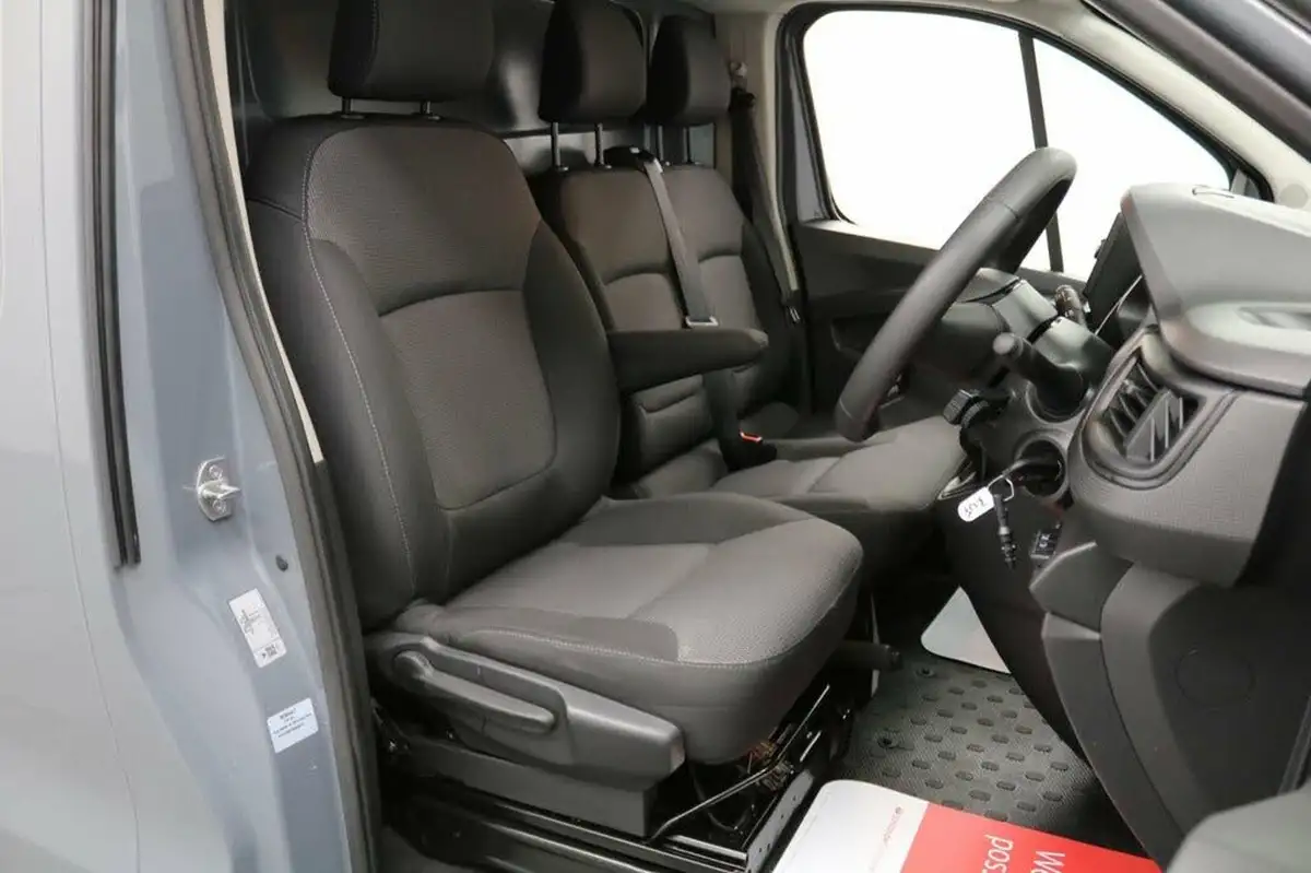 2022-renault-trafic-20dci-sl28-130-business-big-22