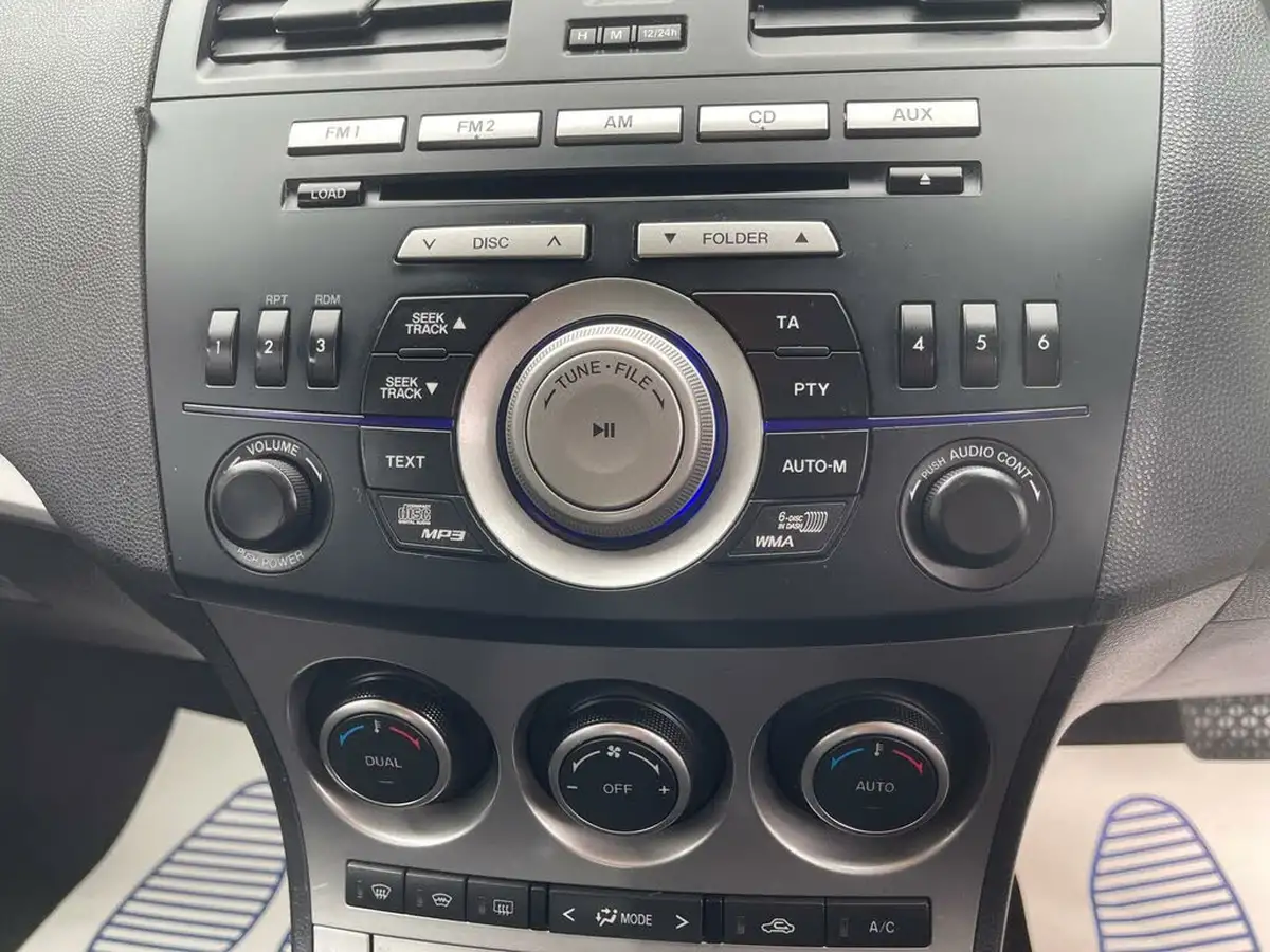 2010-mazda-mazda3-20-ts2-big-34