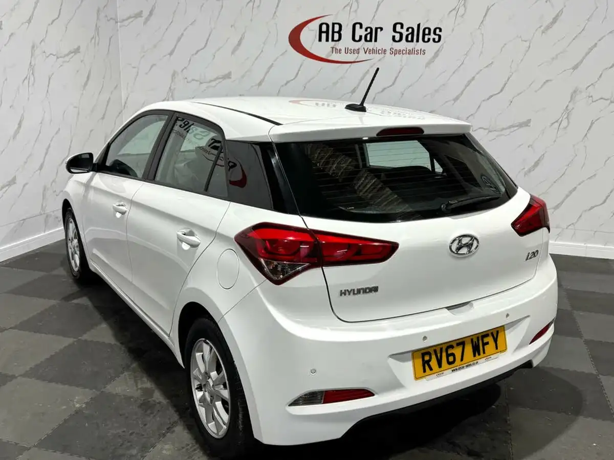 2017-hyundai-i20-12-se-hatchback-5d-big-7