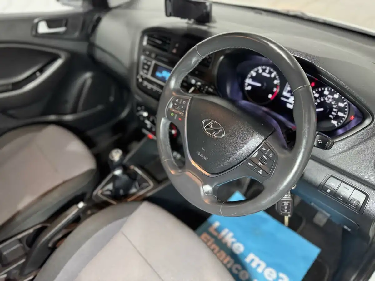 2017-hyundai-i20-12-se-hatchback-5d-big-11
