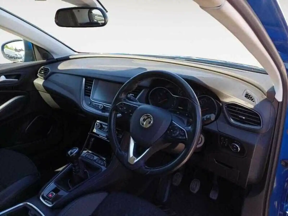 2019-vauxhall-grandland-x-12-tech-line-nav-big-4