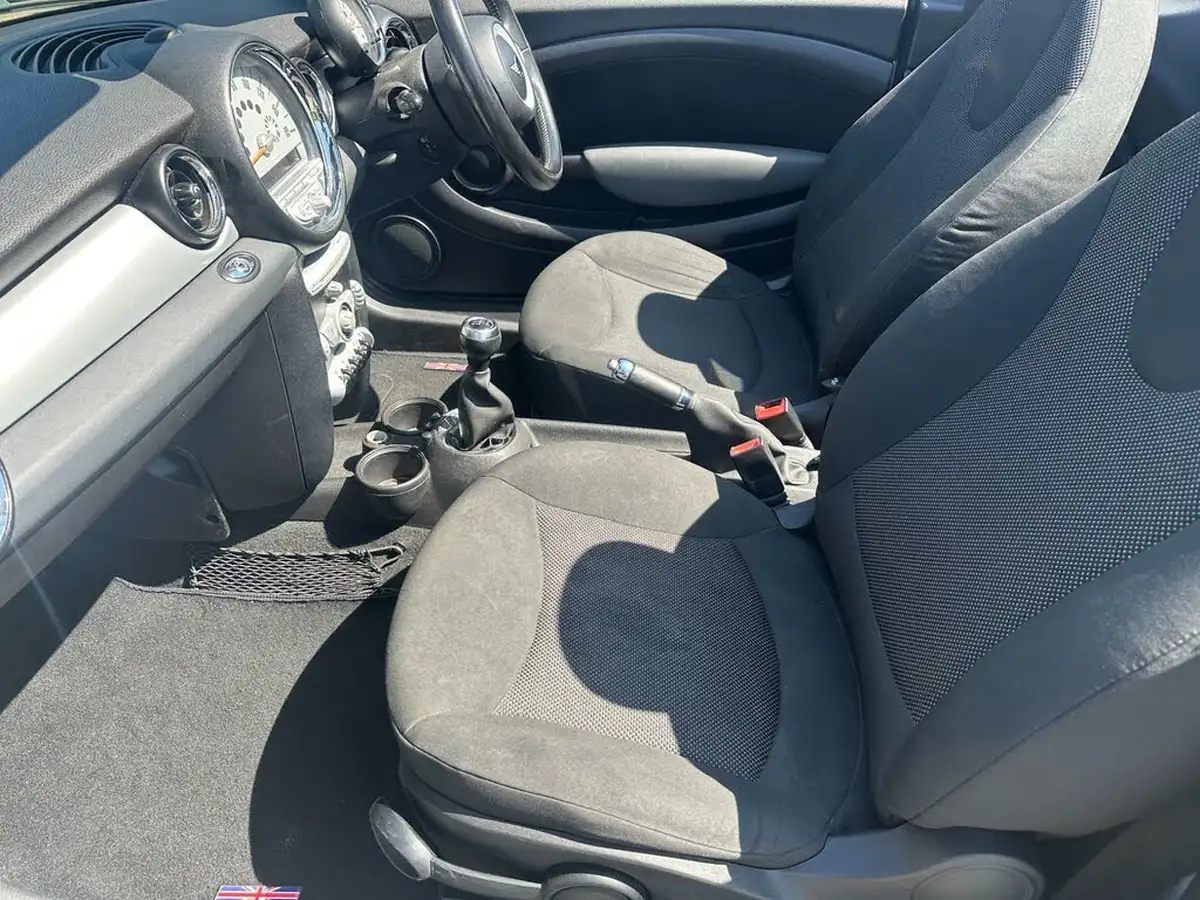 2009-mini-cooper-16-cooper-120bhp-convertible-2d-big-9