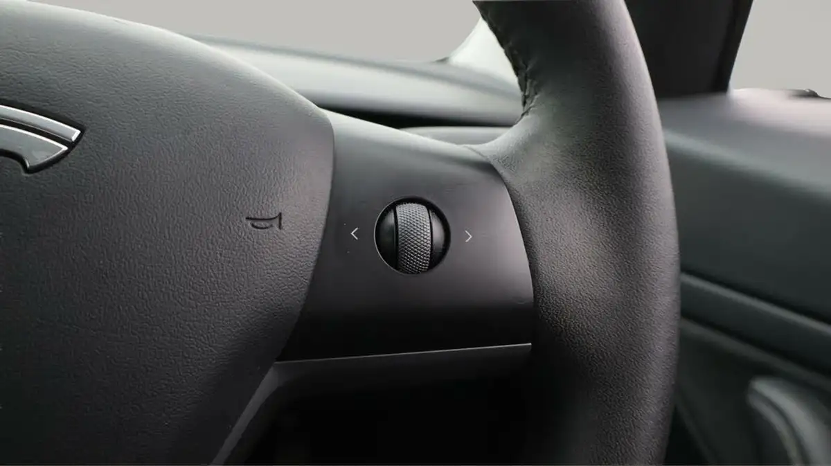 2020-tesla-model-3-e-long-range-big-25
