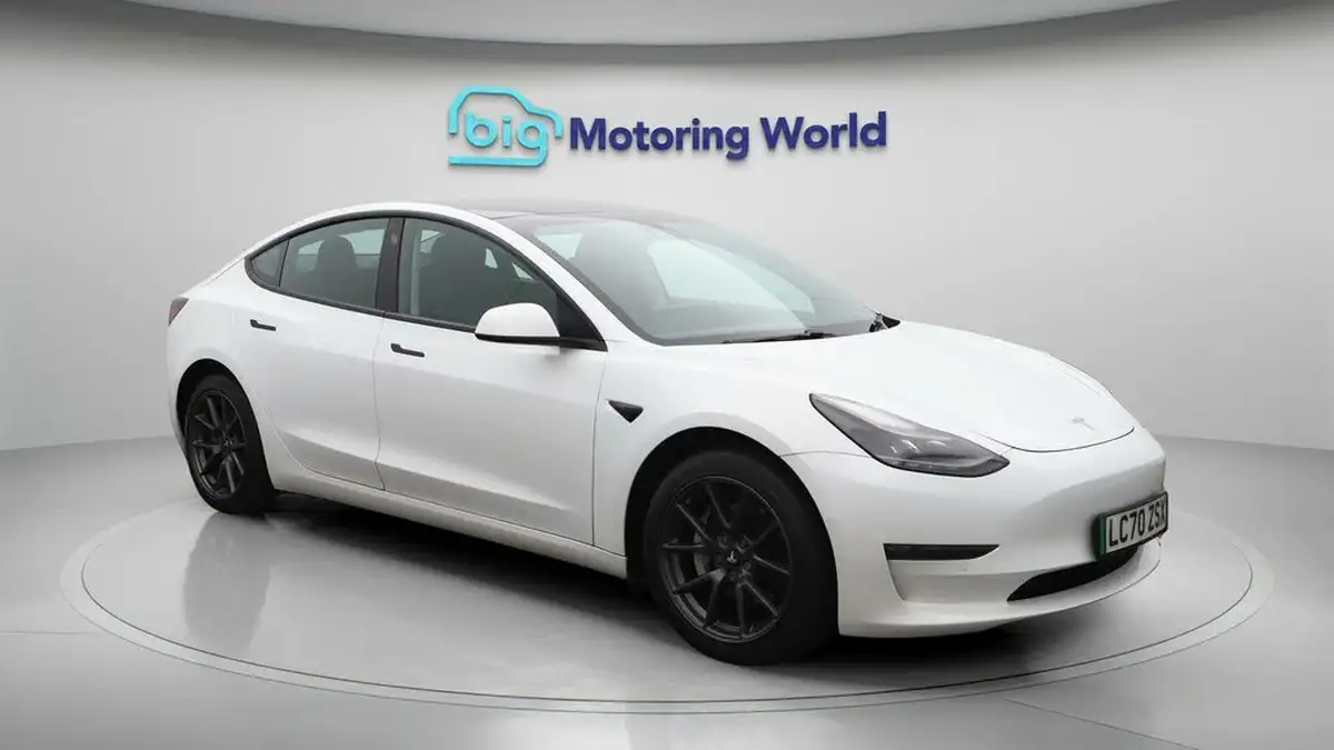 2020-tesla-model-3-e-long-range-big-1
