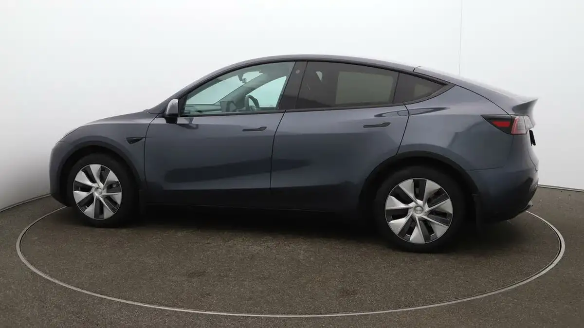 2023-tesla-model-y-e-rwd-big-49