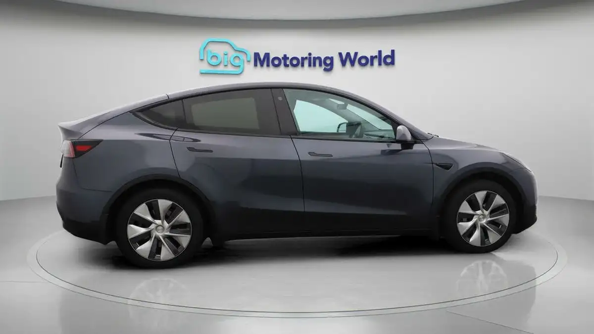 2023-tesla-model-y-e-rwd-big-8